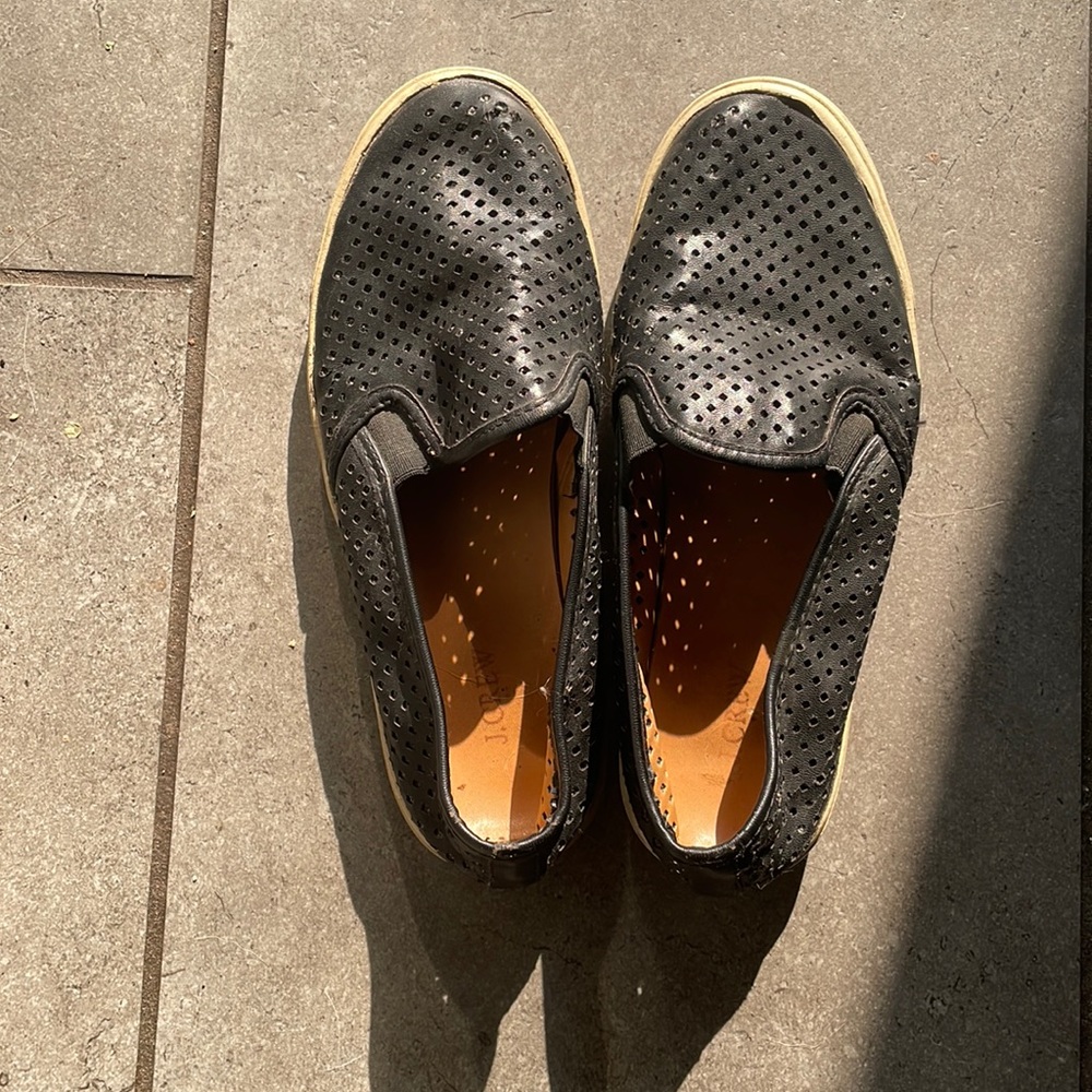 Black crew summer slip on
